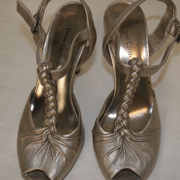 Metallic Tone T-Strap Shoes - Picture 5 of 10